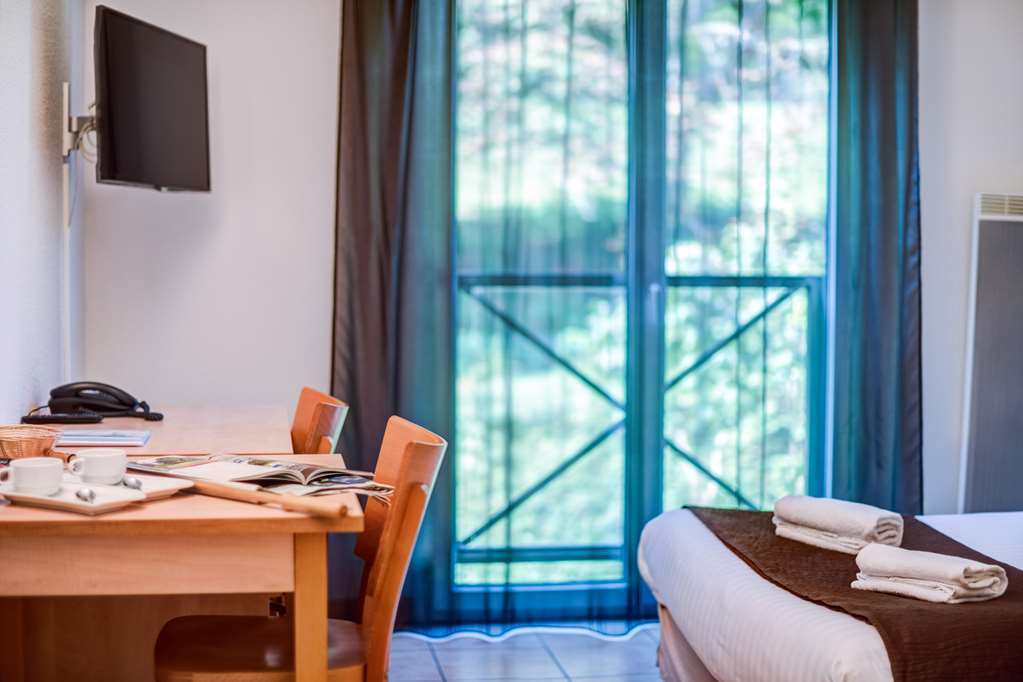 Zenitude Hotel-Residences L'Oree Du Parc Divonne-les-Bains Room photo